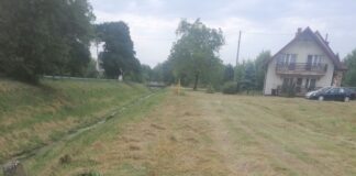Brak pokrywy studzienki przy ulicy Ścieżki 2
