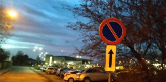 Droga do Huty zakaz postoju i na zieleńcu