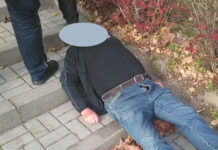 Osiedle Zielone 2 leży osoba