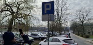 Dwernickiego Józefa na parkingu