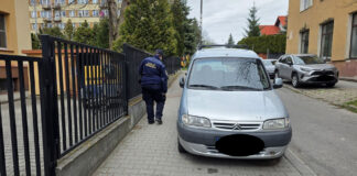 Krupnicza parkowanie na drodze dla pieszych „Bez nas”