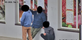 Słoneczny pasaż, patrol jedzie do sprawców spożywania alkoholu oraz zaśmiecania latającą butelką
